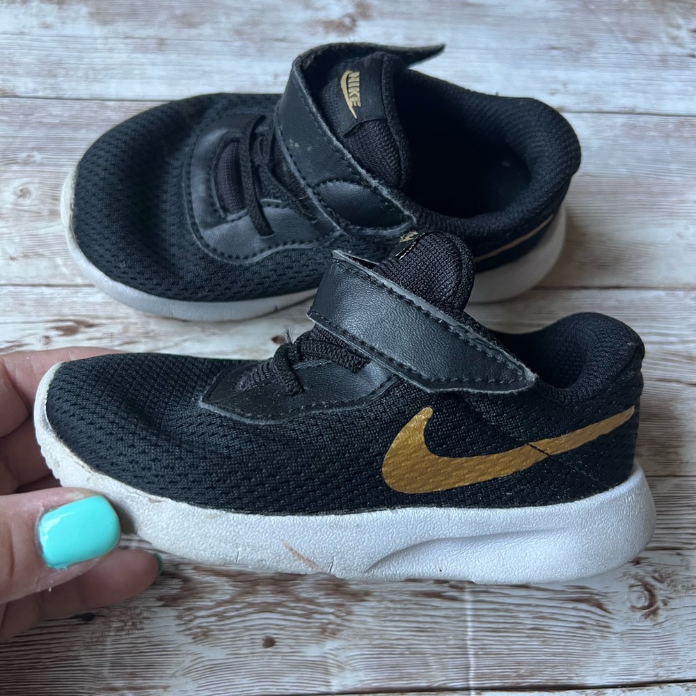 Nike Toddler Sneakers - Picture 3 of 8